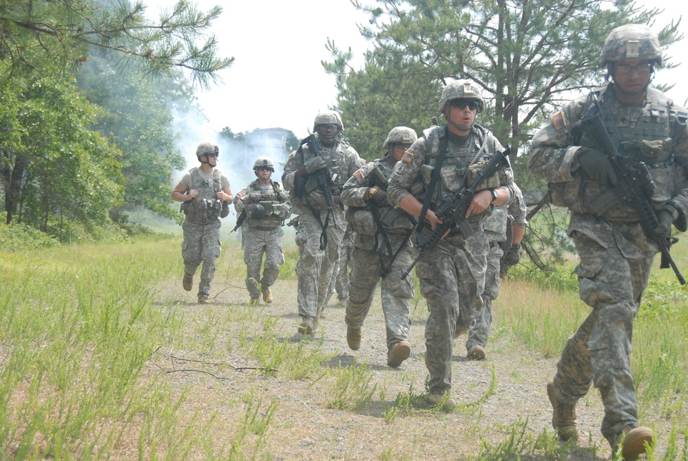 Maryland Guard infantrymen conduct live fire at Fort Dix