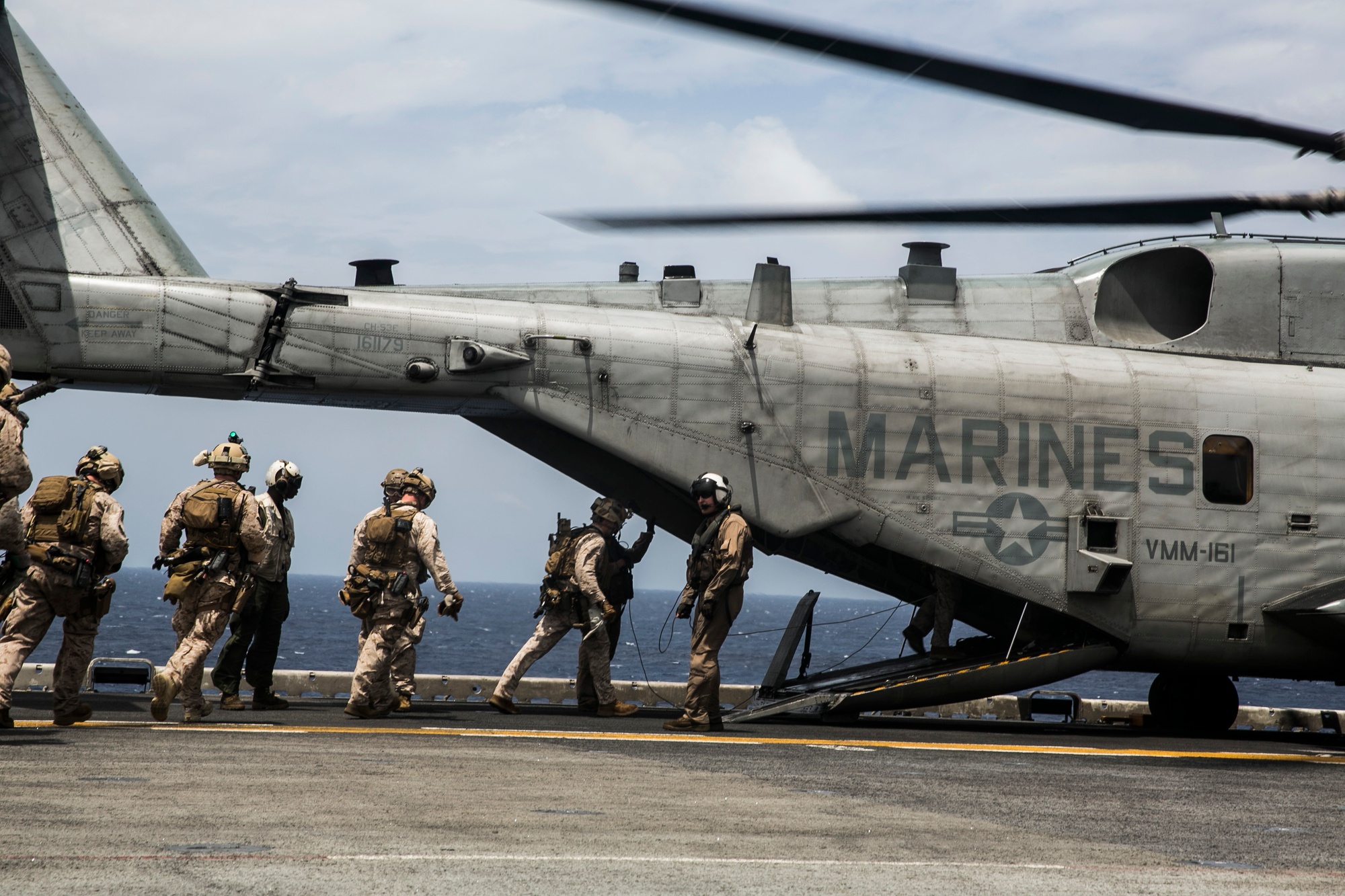 DVIDS - Images - U.S. Marines fast rope from CH-53E Super Stallion
