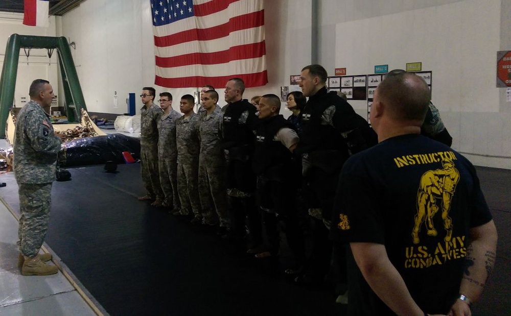 Army, Air Force, Navy service members participate in Army combatives