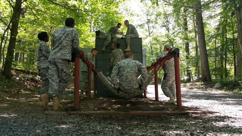 Keller Soldiers participate in the Leaders' Reaction Course
