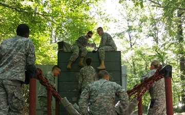 Keller Soldiers participate in the Leaders' Reaction Course