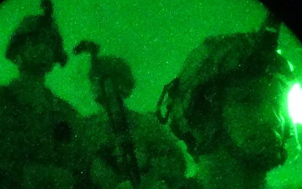 Soldiers prepare for night air assault