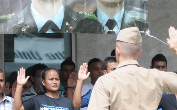 Micronesian youths enlist in US Army