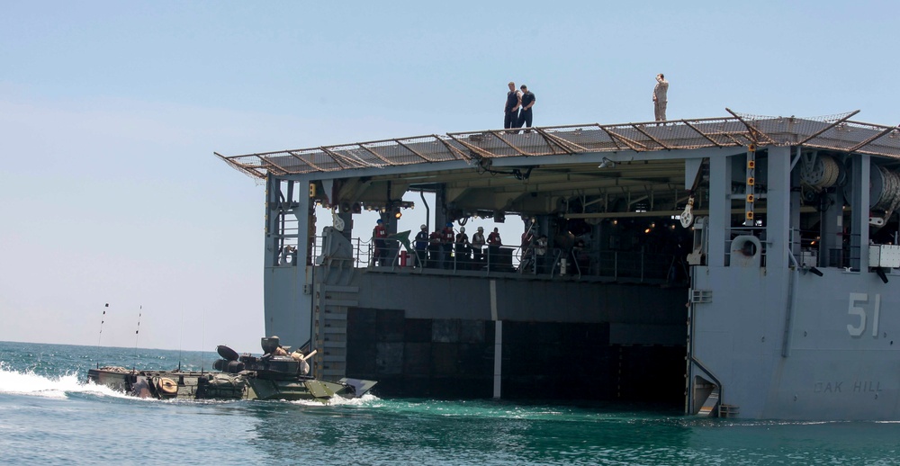 BLT 2/6 splashes AAVs