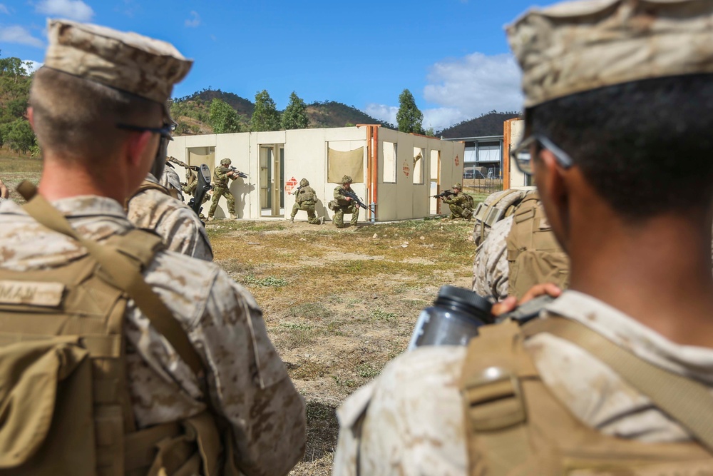 U.S. Marines learn Australian Army’s basic training procedures