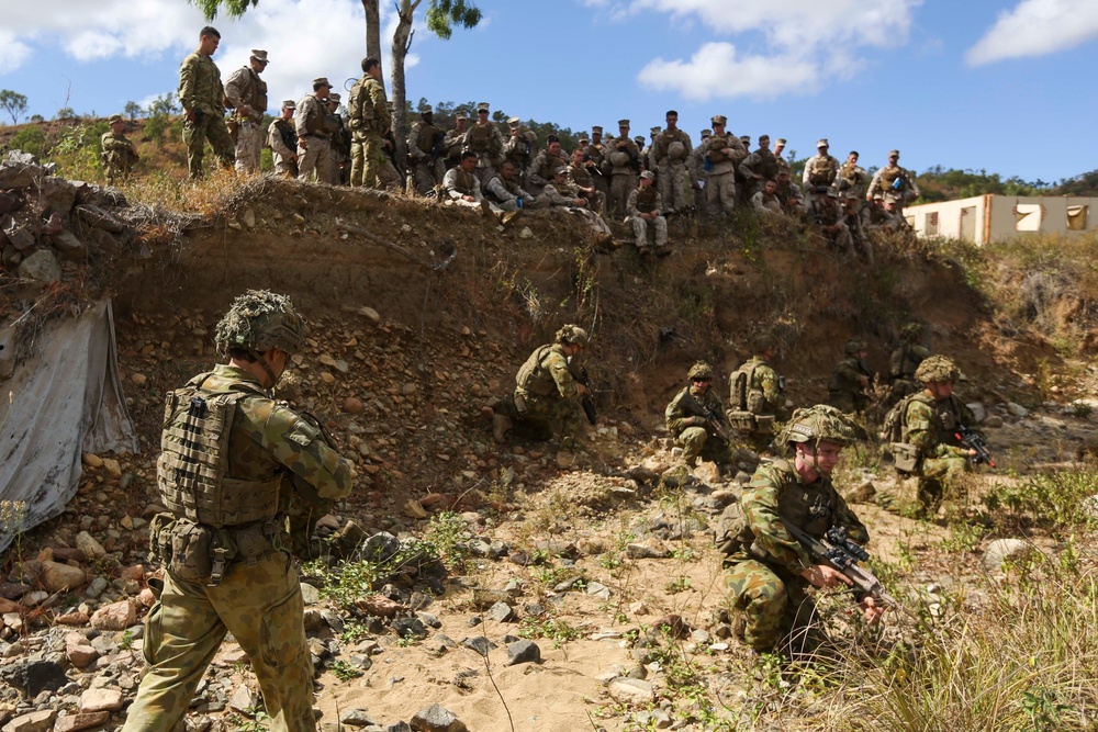 U.S. Marines learn Australian Army’s basic training procedures