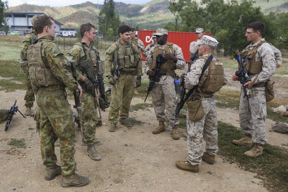 U.S. Marines learn Australian Army’s basic training procedures