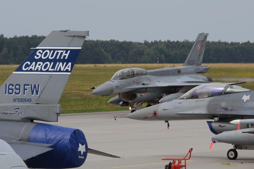 Polish F-16s launch to participate in Exercise Eagle Talon