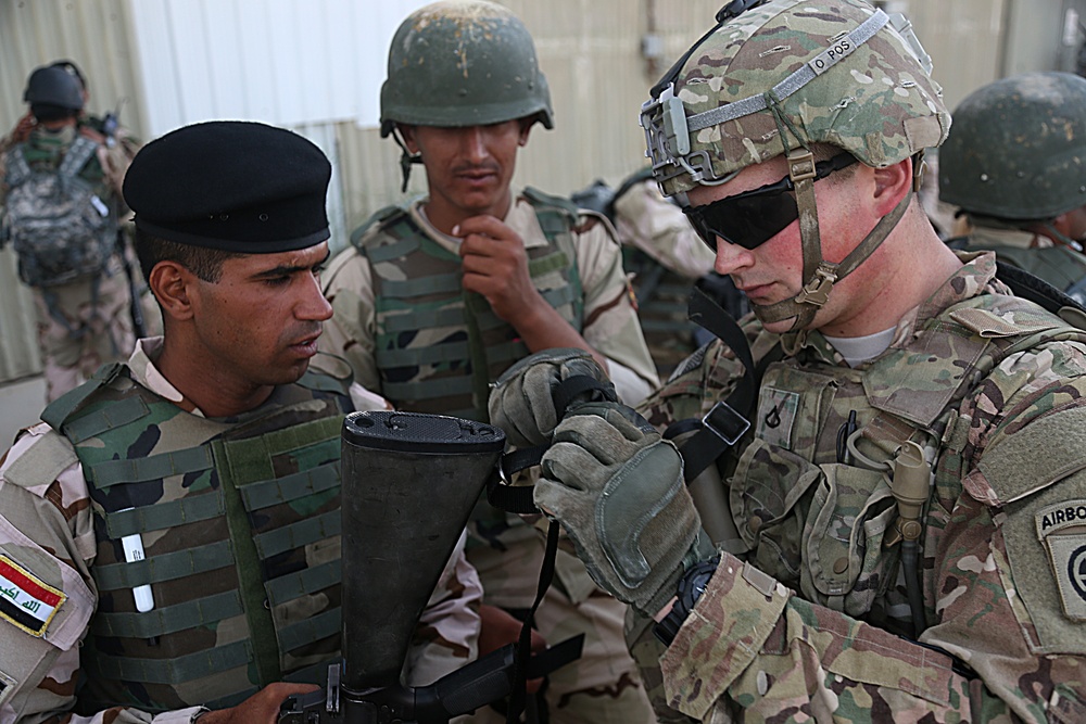 Iraqi Army receives weapons