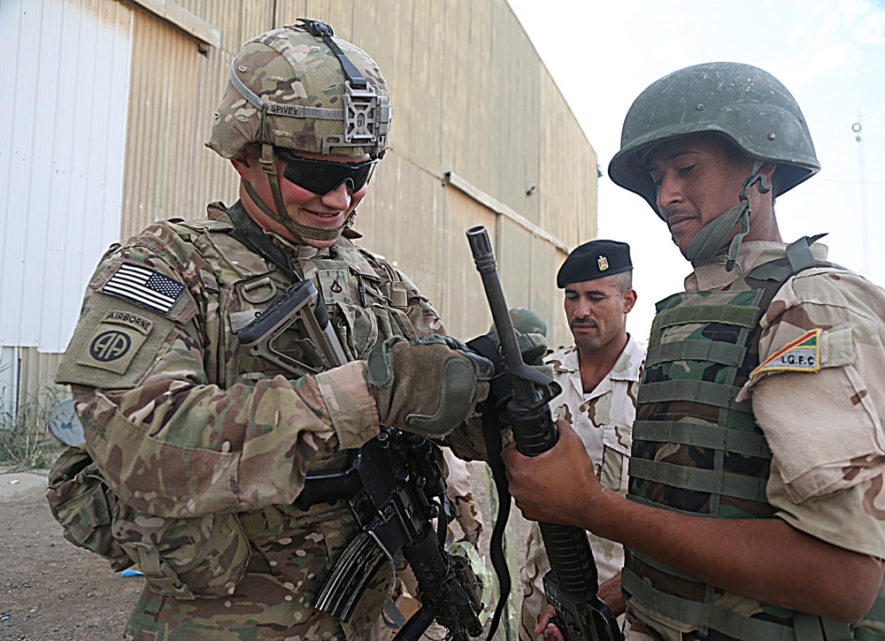 Iraqi Army receives weapons