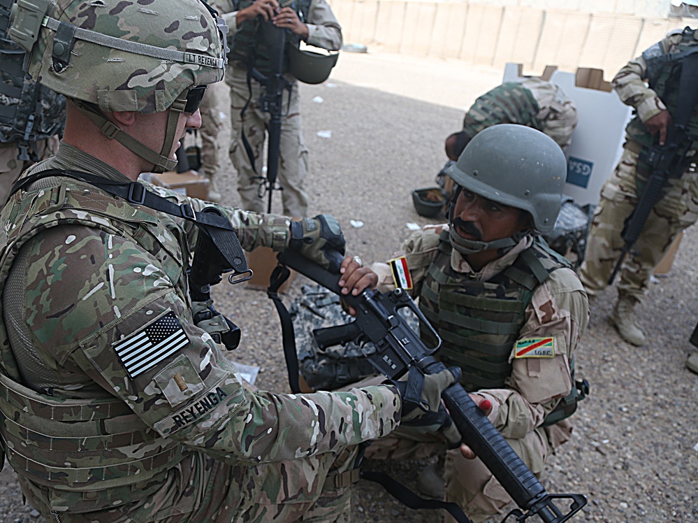 Iraqi Army receives weapons