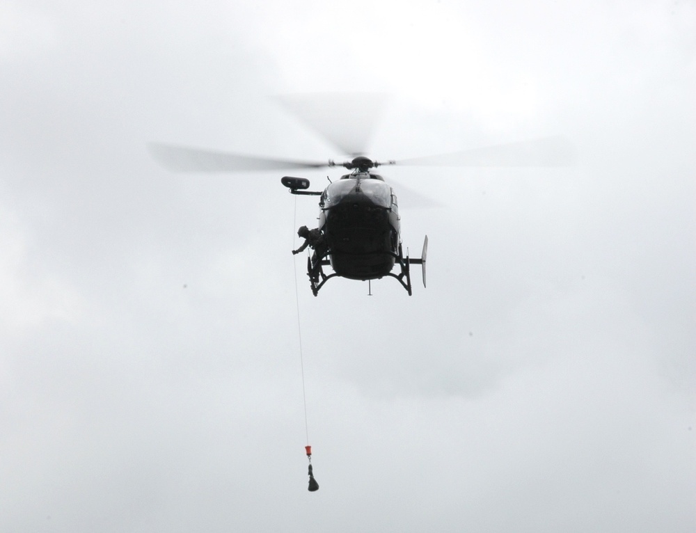 Over the edge: Career aviation soldier conducts hoist training