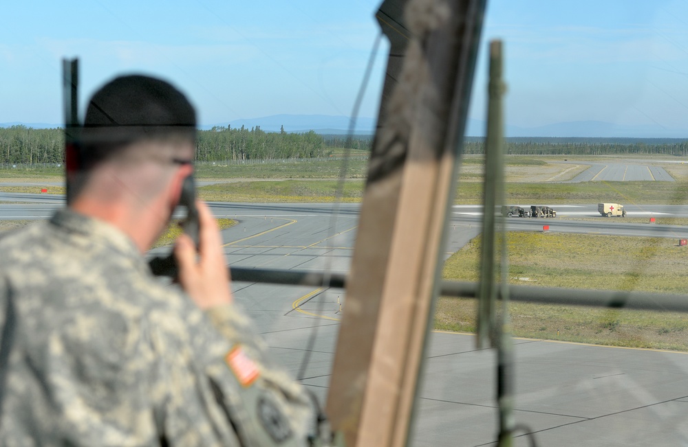 Army, Air Force join forces to seize airfield for Northern Edge 2015