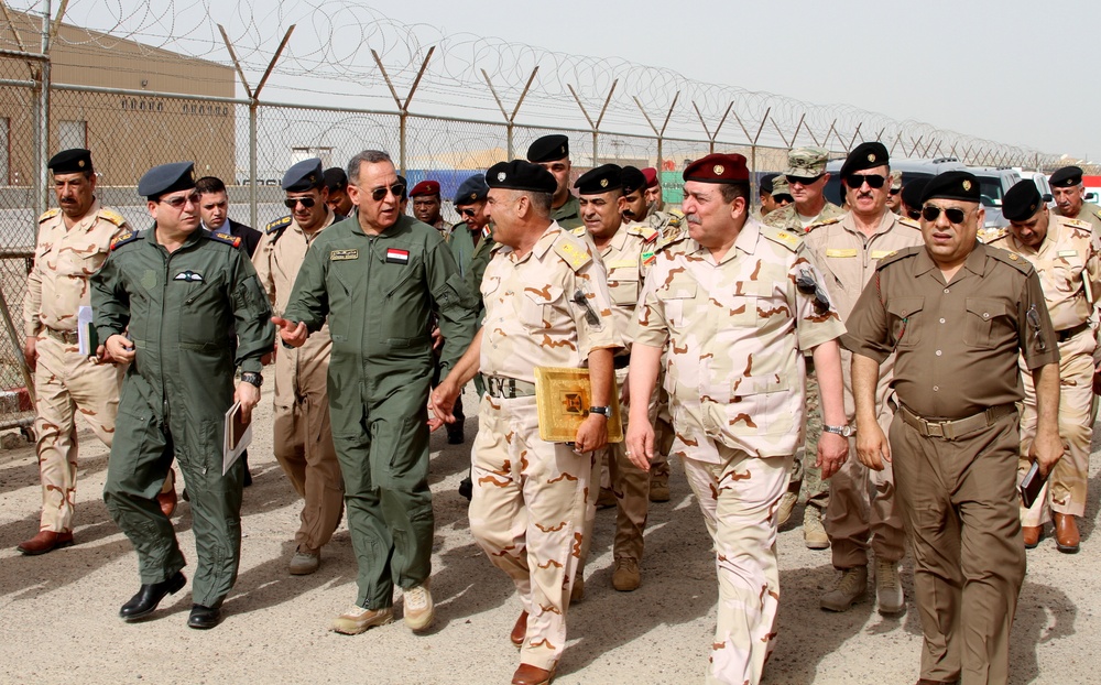 Iraqi Defense Minister tours logistics warehouse