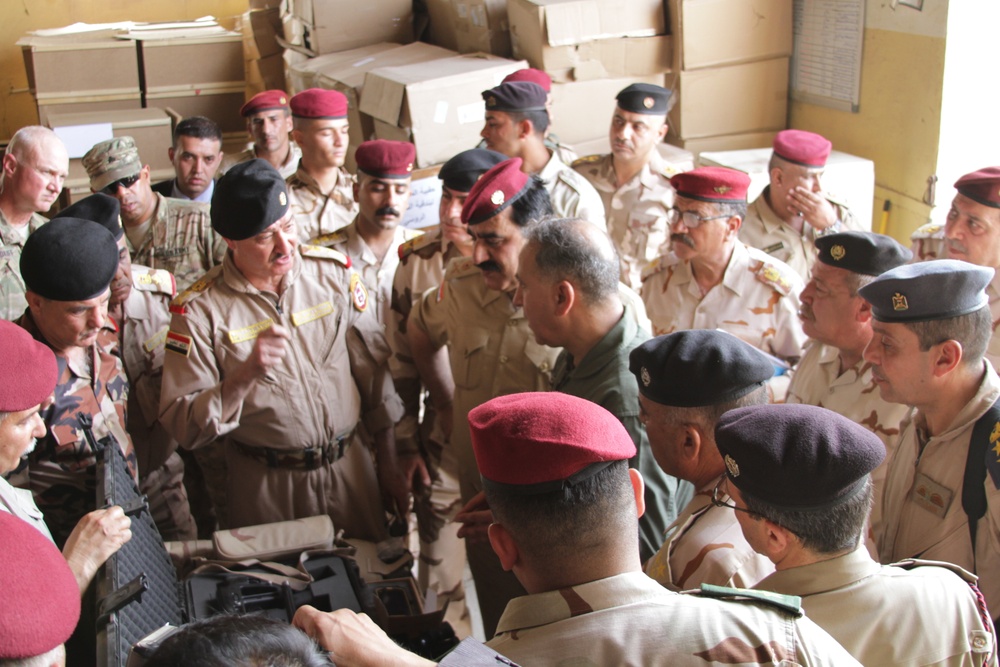 Iraqi Defense Minister tours logistics warehouse