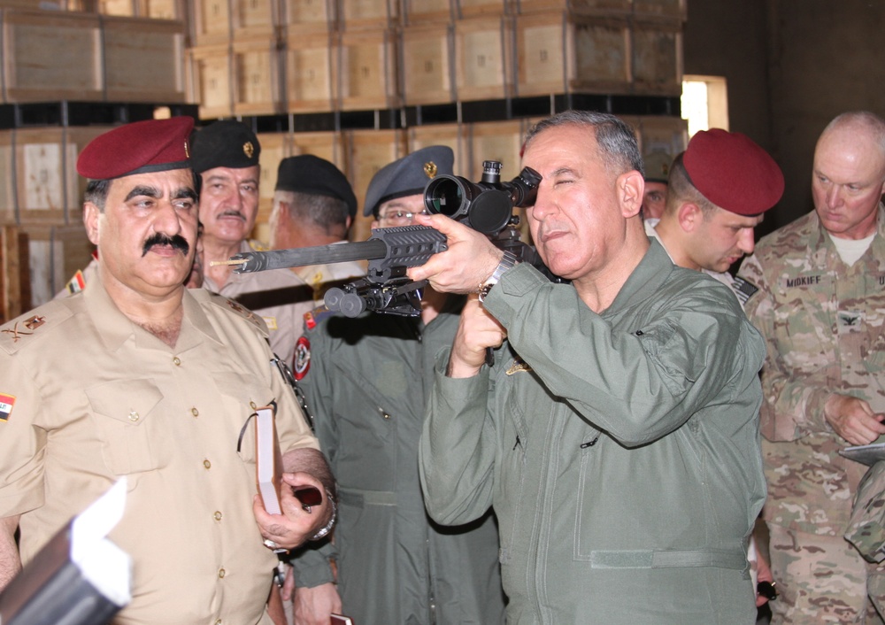 Iraqi Defense Minister tours logistics warehouse