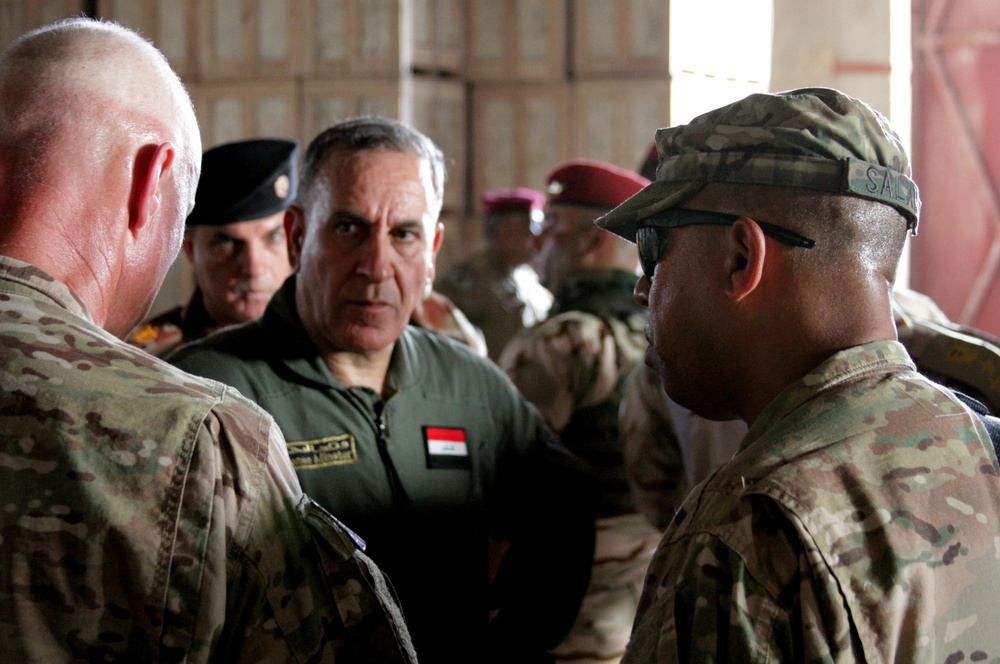 Iraqi Defense Minister tours logistics warehouse