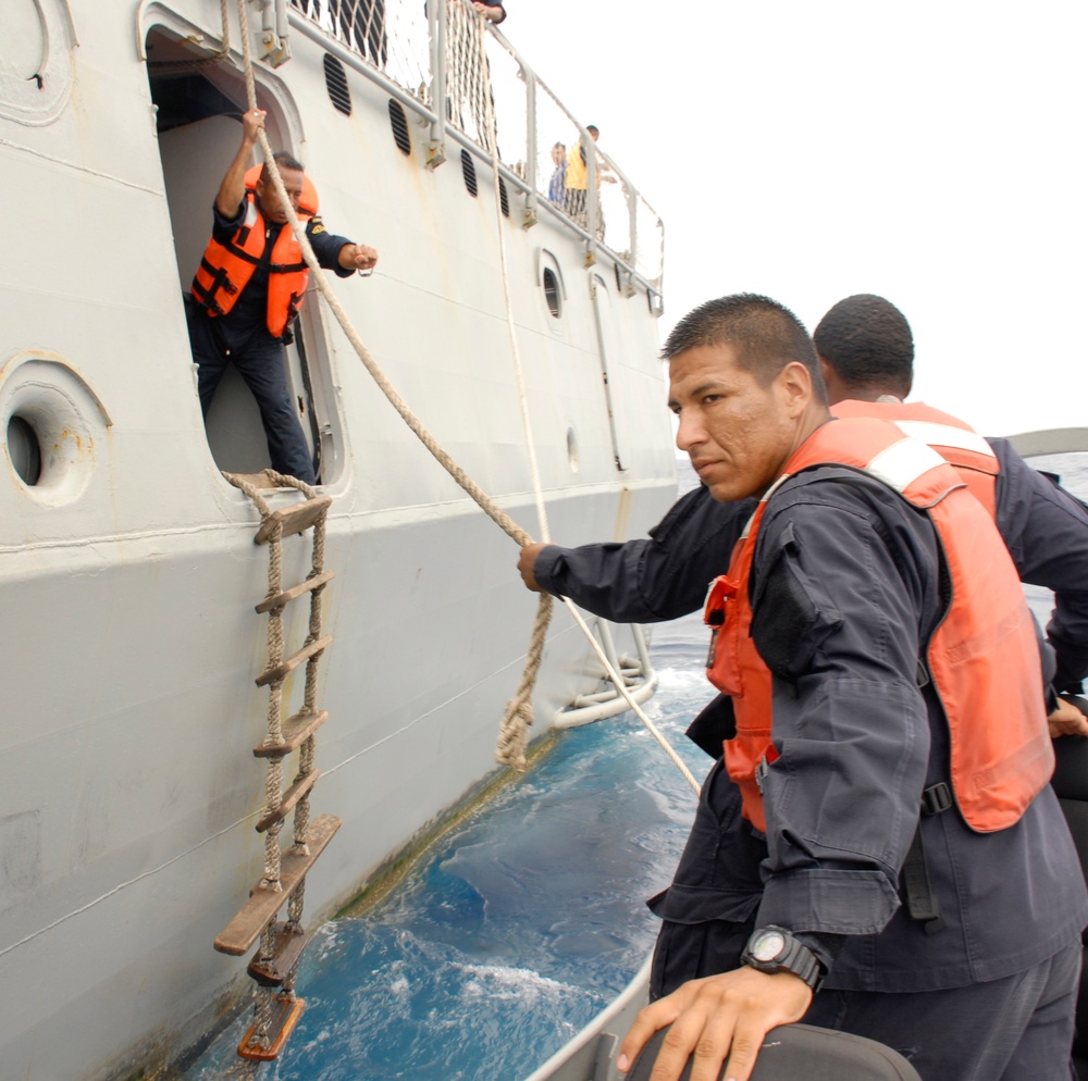 Mexican, British navy conduct boarding exercise at Tradewinds