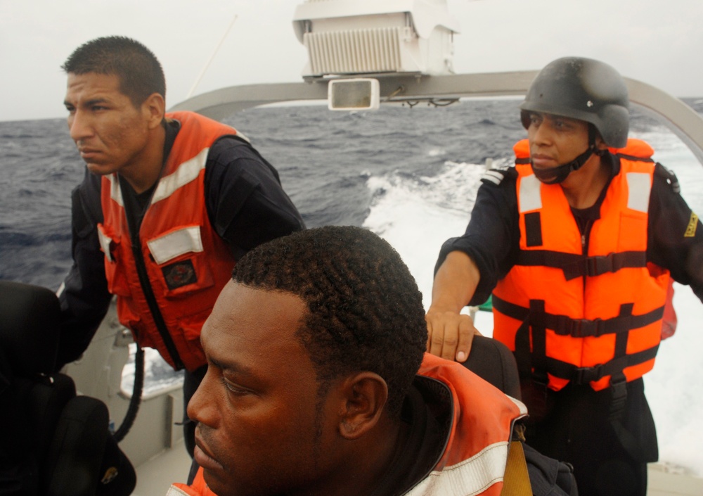 Mexican, British navy conduct boarding exercise at Tradewinds