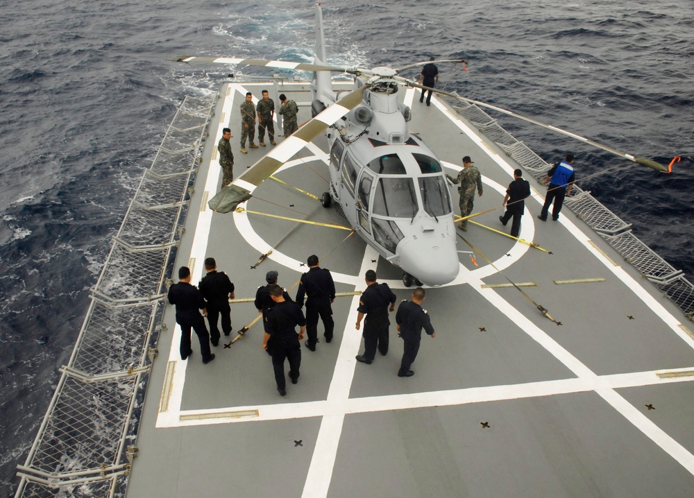 Mexican, British navy conduct boarding exercise at Tradewinds