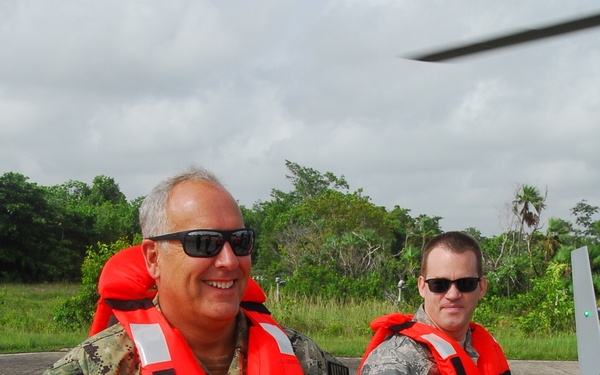 US admiral flies aboard Mexican helo during Tradewinds