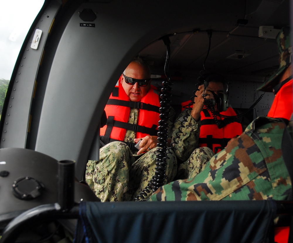 US admiral flies aboard Mexican helo during Tradewinds