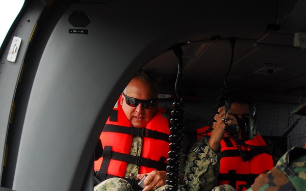 US admiral flies aboard Mexican helo during Tradewinds