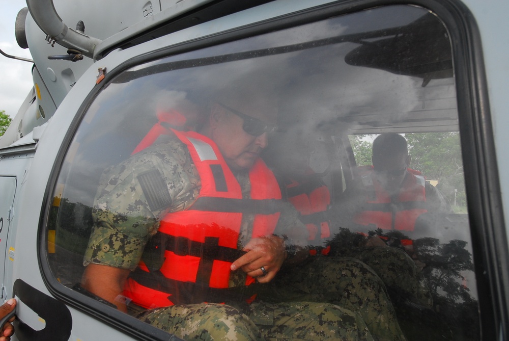 US admiral flies aboard Mexican helo during Tradewinds