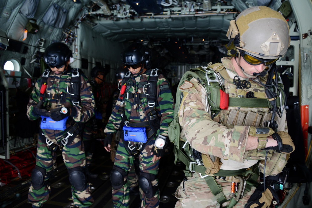 RMAF, USAF complete HALO jumps during Exercise Teak Mint