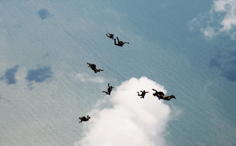 USAF, RMAF complete HALO jumps during Exercise Teak Mint