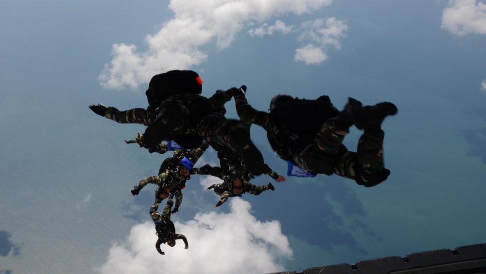 USAF, RMAF complete HALO jumps during Exercise Teak Mint