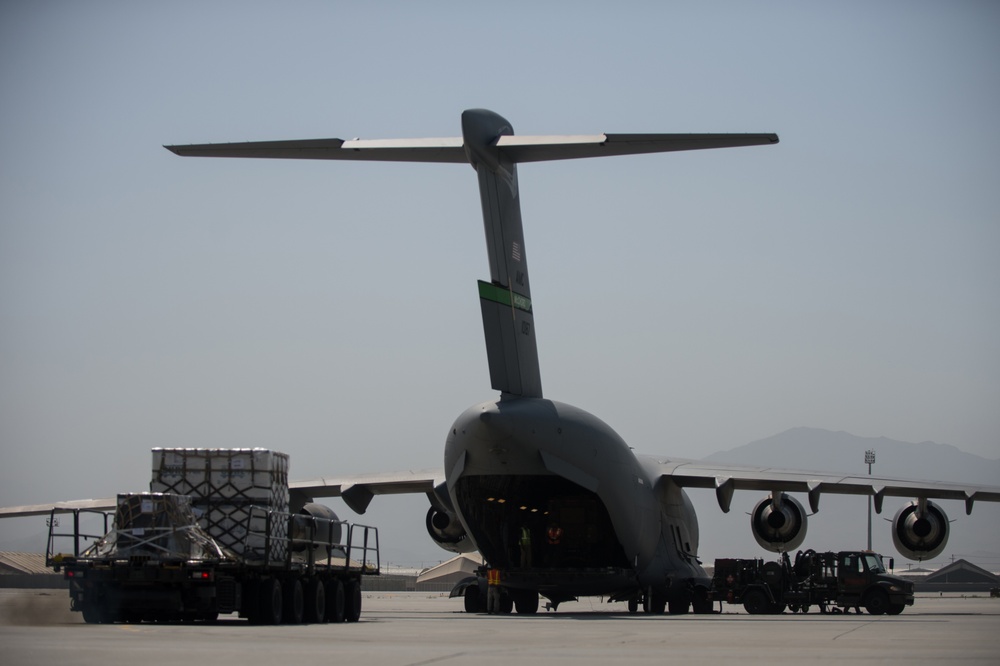 8th EAMS maintainers keep strategic airlift mission flying