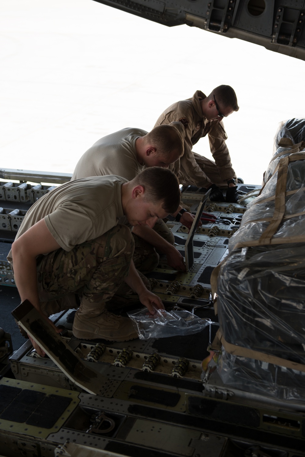 8th EAMS maintainers keep strategic airlift mission flying