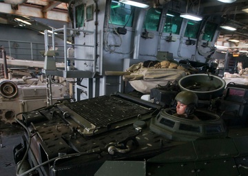 26th MEU conducts splash and recovery operations