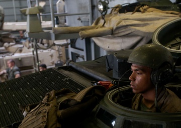 26th MEU conducts splash and recovery operations