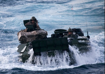 26th MEU conducts splash and recovery operations