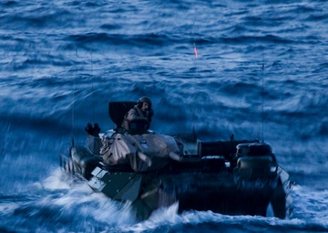 26th MEU conducts splash and recovery operations