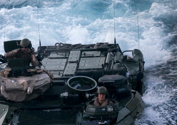 26th MEU conducts splash and recovery operations