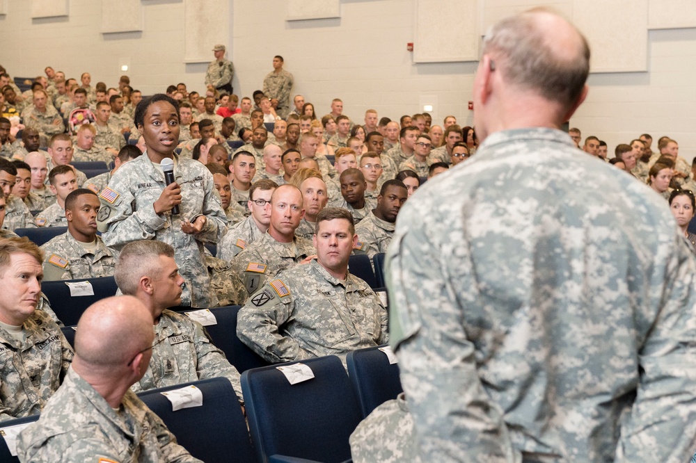 CJCS visits Fort Hood