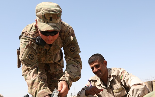 Iraqi army soldiers conduct training, receive equipment, weapons