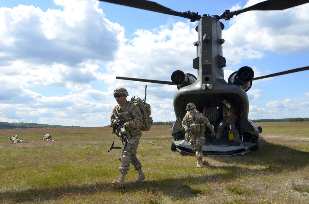 US paratroopers kick off BALTOPS 15 with combined joint air assault