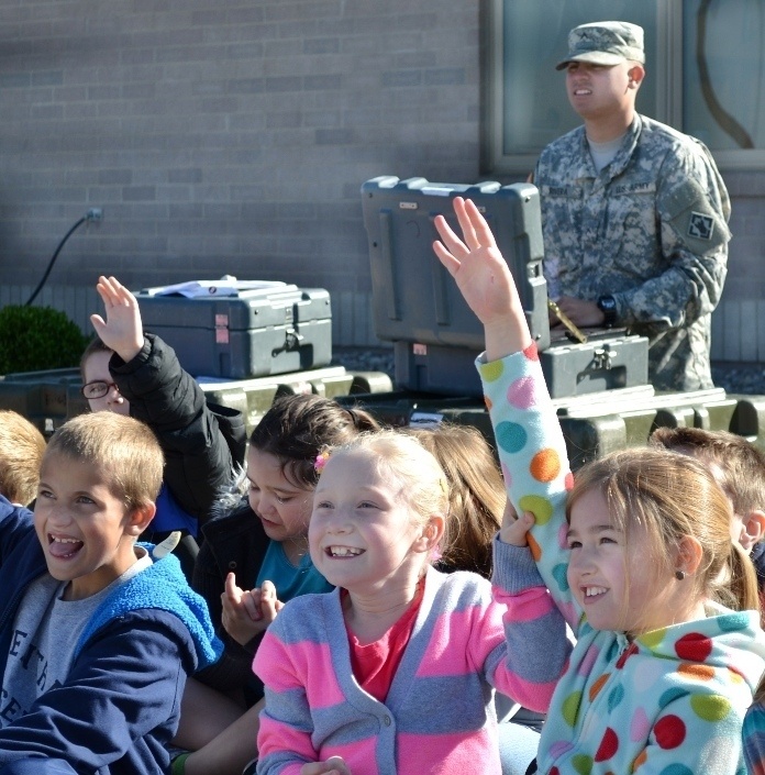Soldiers spark bright ideas at Creek Side Career Day