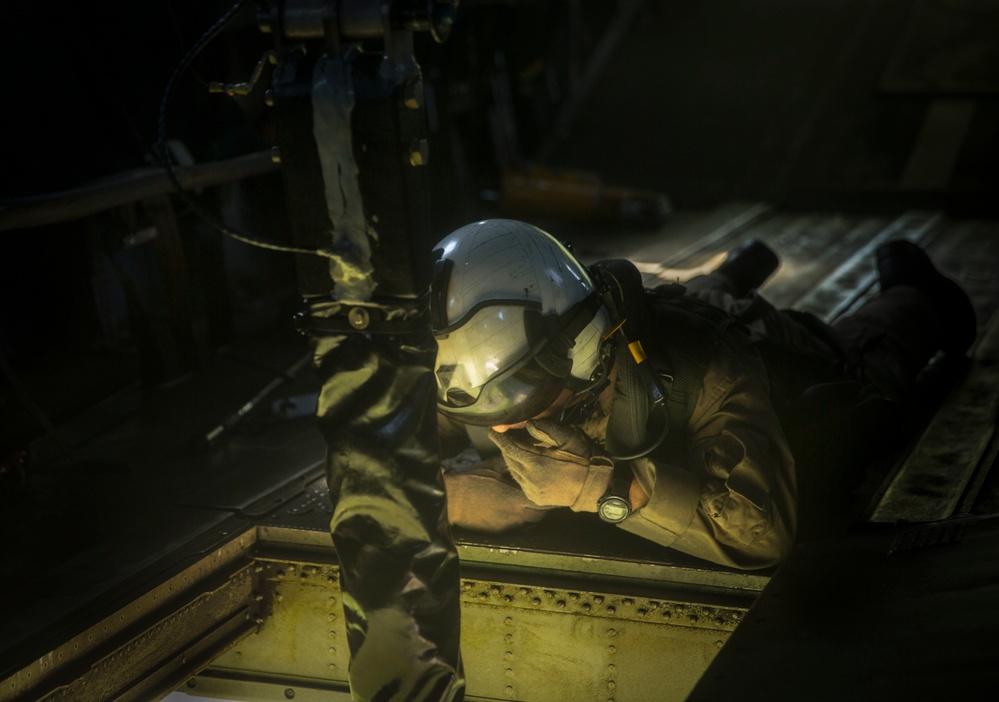 Landing Support Specialists team up with the Super Stallion for Readiness