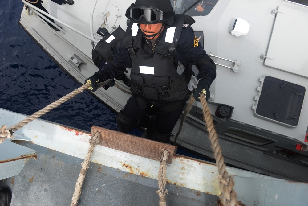 Mexican boarding team enhances skills aboard HMS Severn