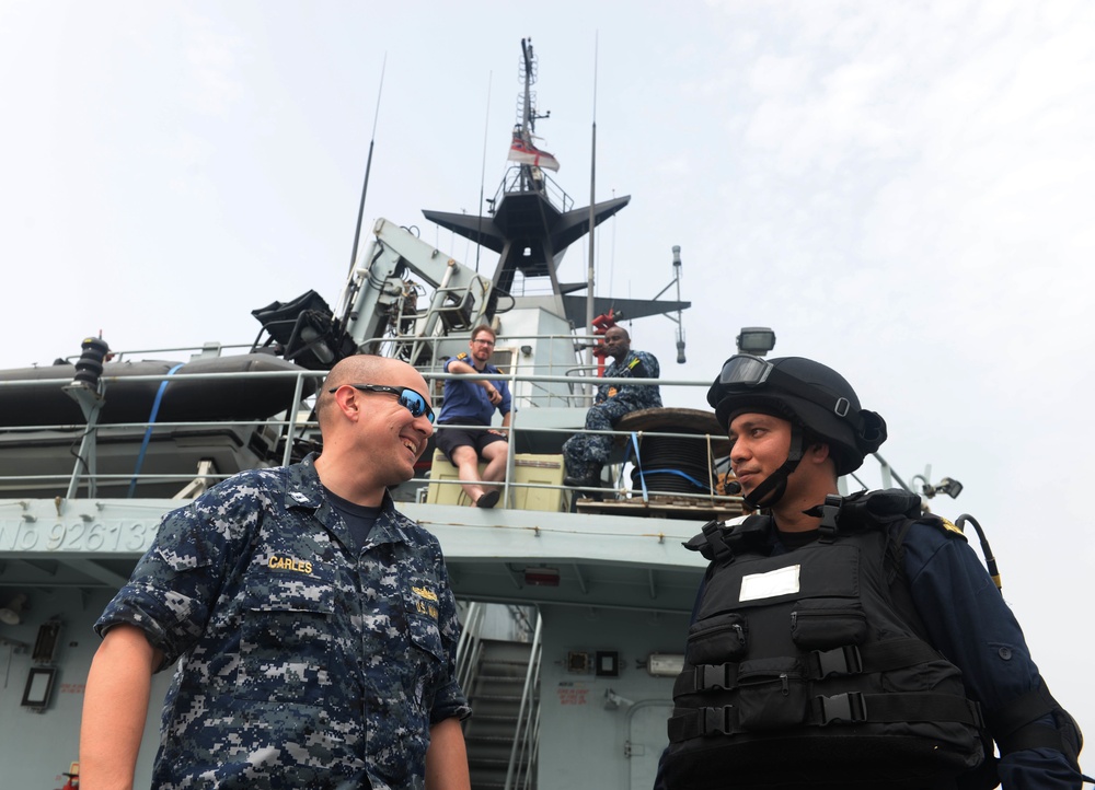 Mexican boarding team enhances skills aboard HMS Severn