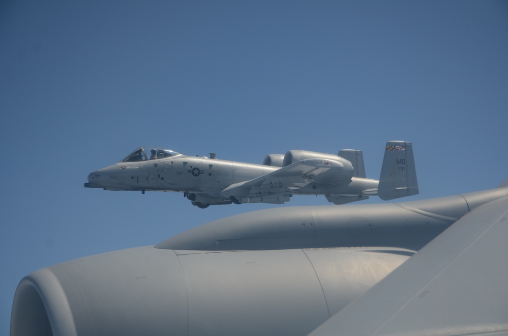 President-elect of Latvia joins Michigan adjutant general in A-10 Thunderbolt refueling mission: A-10 Thunderbolt off my right wing
