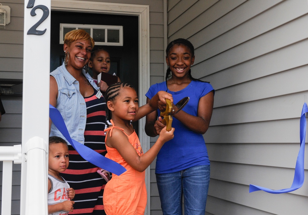 Lincoln Sailors help Habitat for Humanity
