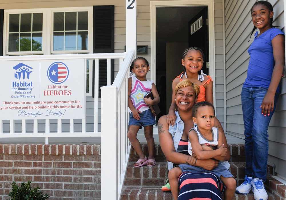 Lincoln Sailors help Habitat for Humanity