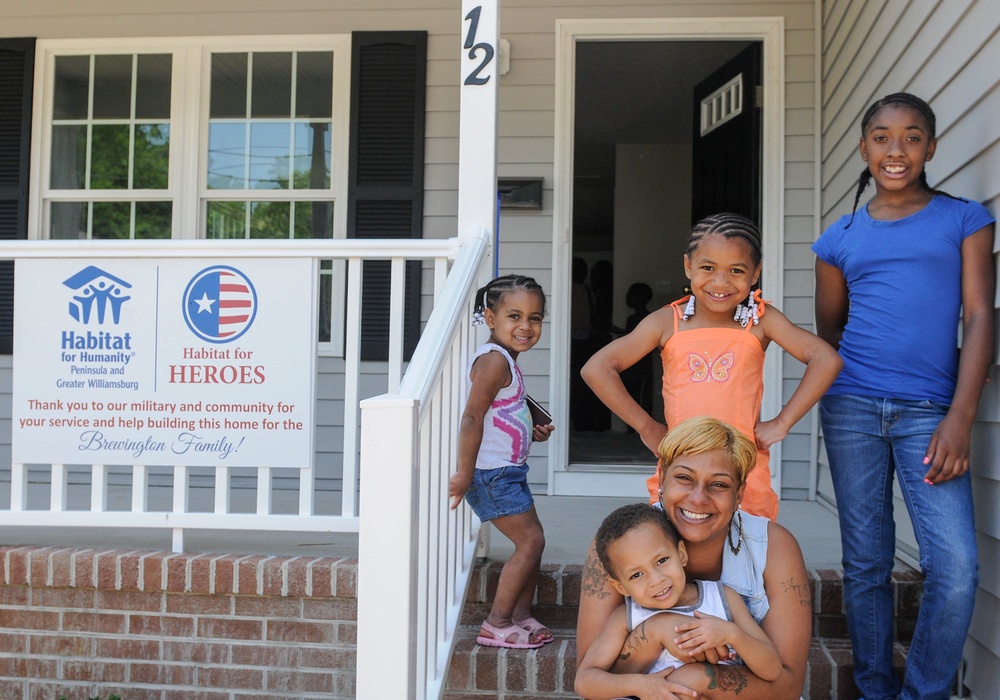 Lincoln Sailors help Habitat for Humanity