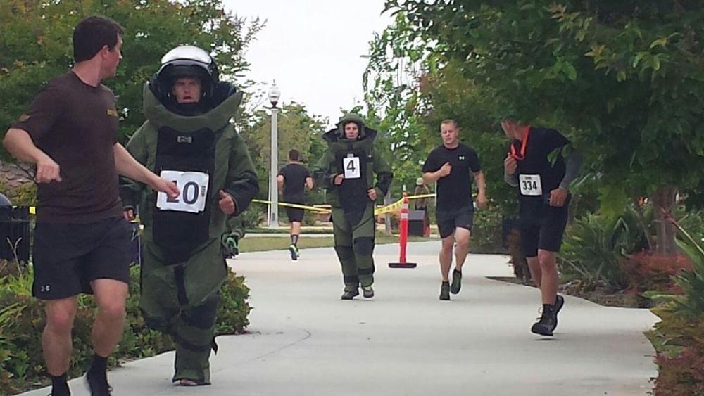 Marines participate in EOD warrior race